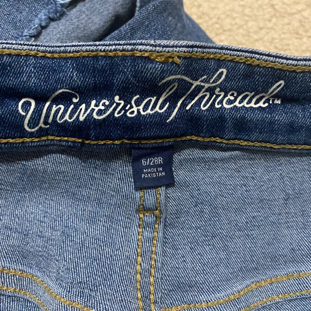 Universal thread Jean